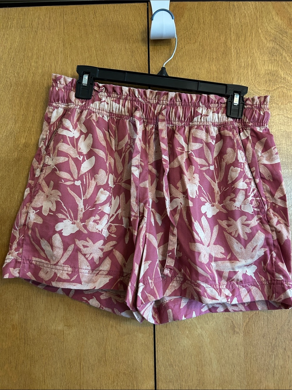Cynthia Rowley Women’s Floral Print Elastic Waist Shorts - Rose/Mauve and Cream